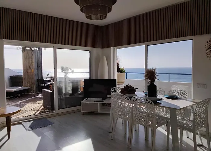 Апартаменты Amazing Penthouse- Panoramic Sea View & Tikki Bar On Private Terrasse