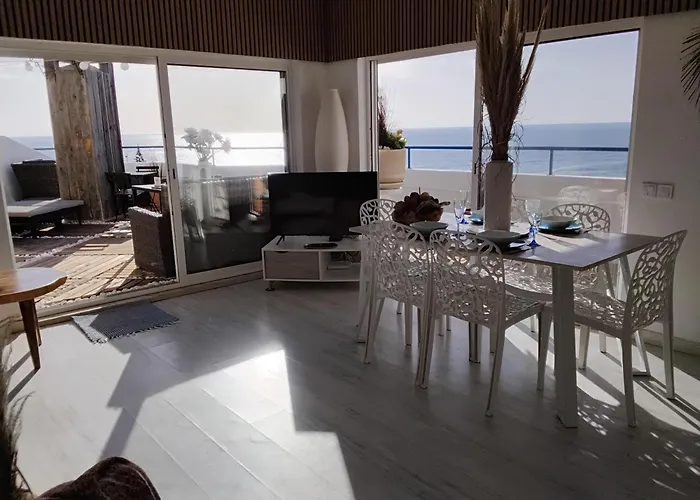 Amazing Penthouse- Panoramic Sea View & Tikki Bar On Private Terrasse דירה *