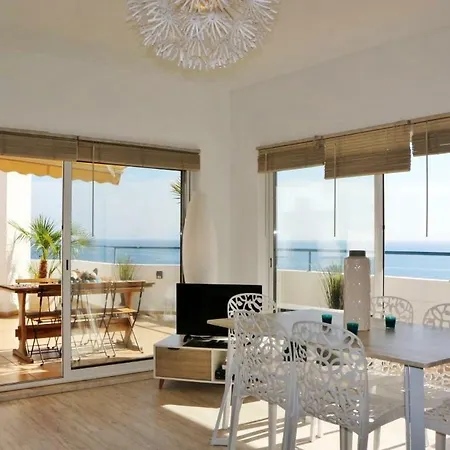 Апартаменты Amazing Penthouse- Panoramic Sea View & Tikki Bar On Private Terrasse