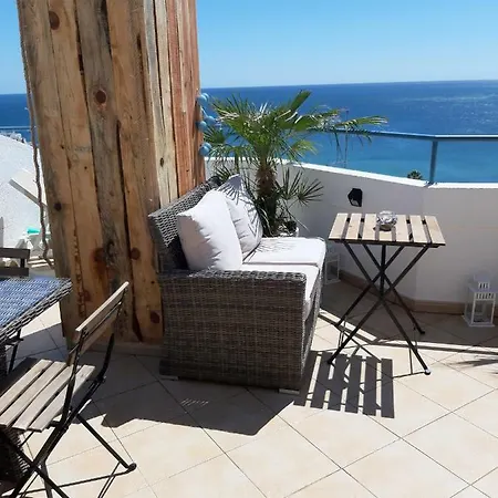 Апартаменты Amazing Penthouse- Panoramic Sea View & Tikki Bar On Private Terrasse